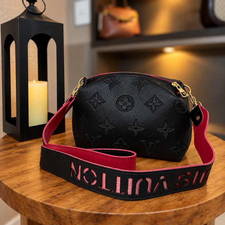 Bolsa Mini Transversal Monograma em Relevo com Alça Larga