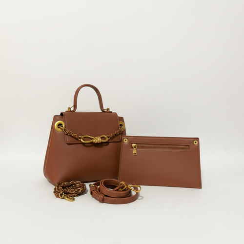 Bolsa estruturada caramelo com corrente dourada e carteira removível