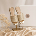 Mule Gold Luxe com Tiras Trançadas