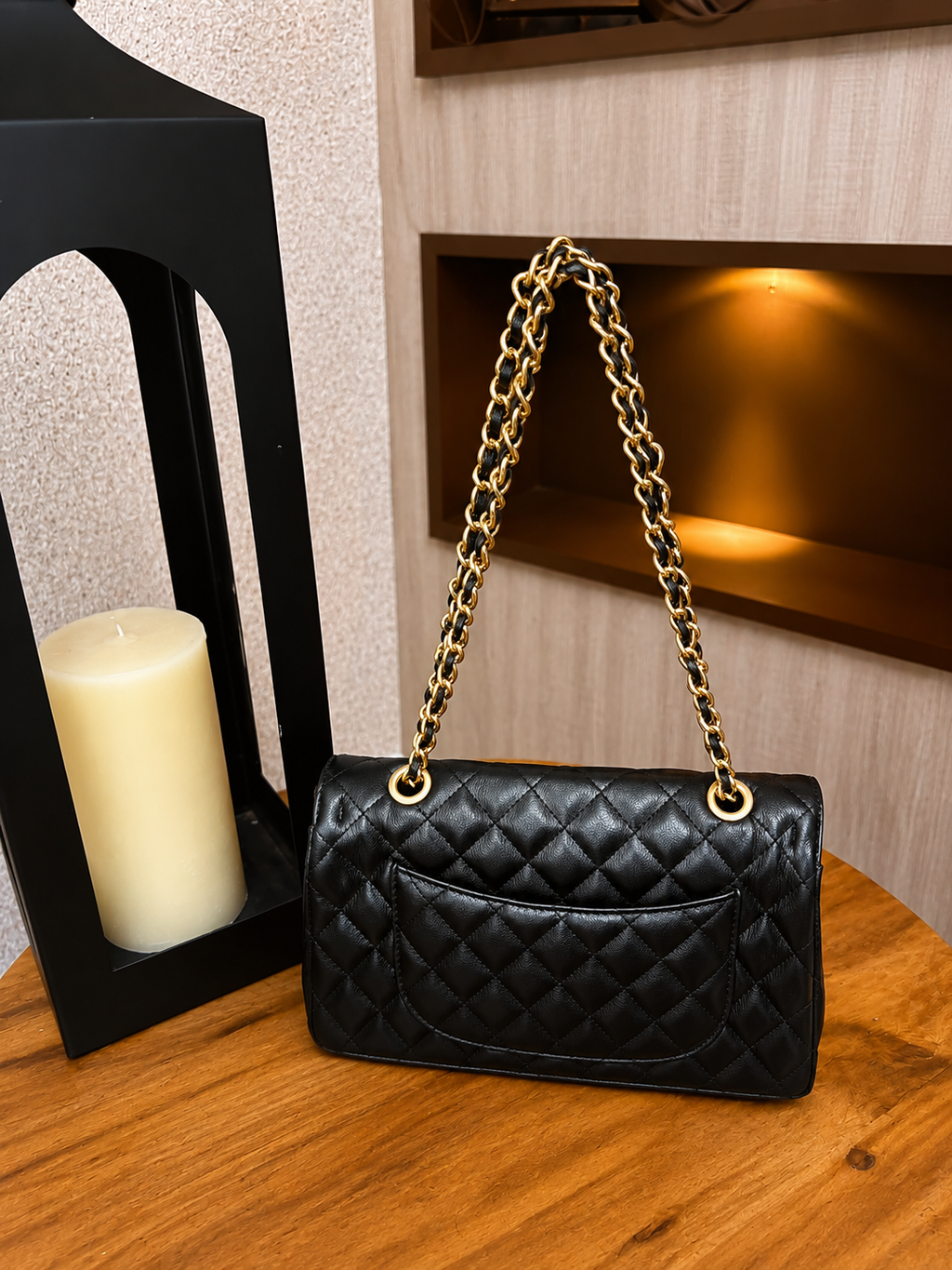 Bolsa Matelassê Preta com Corrente Dourada — Noir Prestige