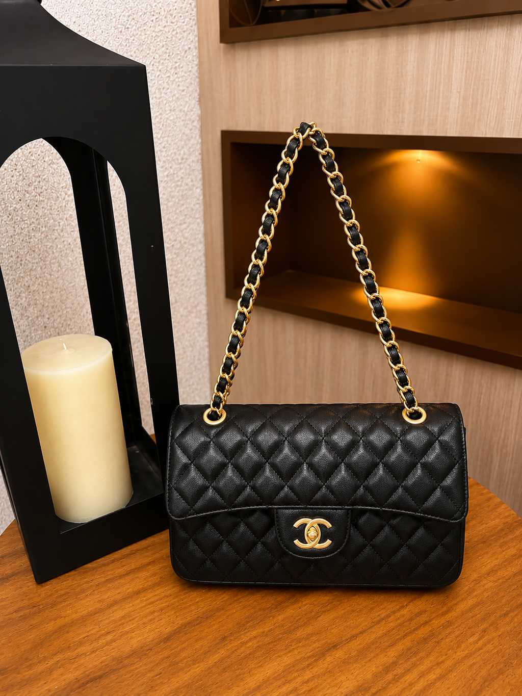 Bolsa Matelassê Preta com Corrente Dourada — Noir Prestige