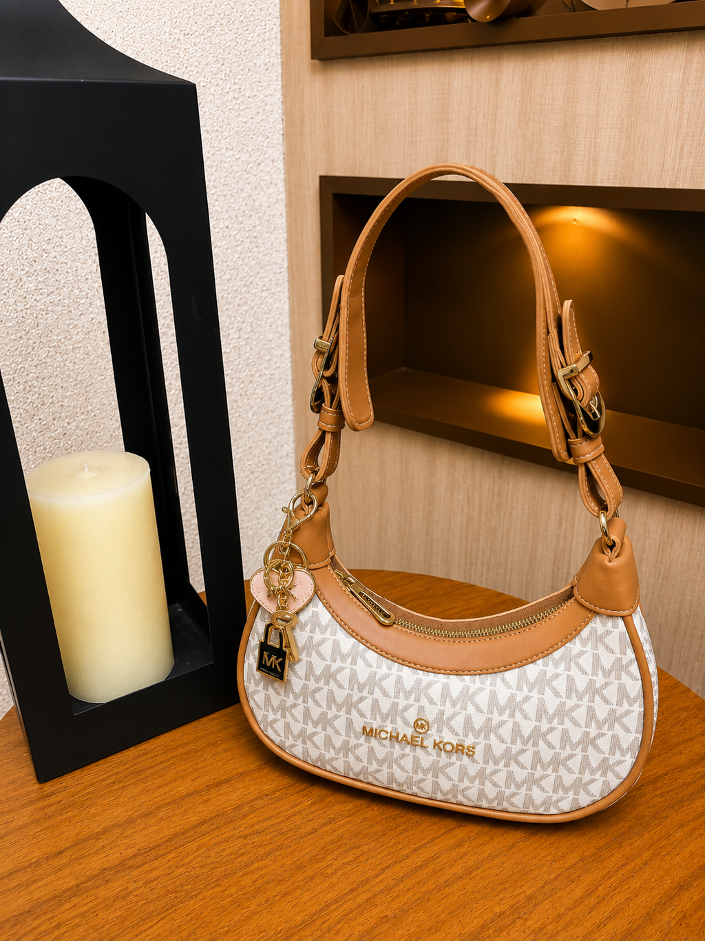 Bolsa Hobo Monograma Branca com Couro Caramelo — Ivory Gold Chic