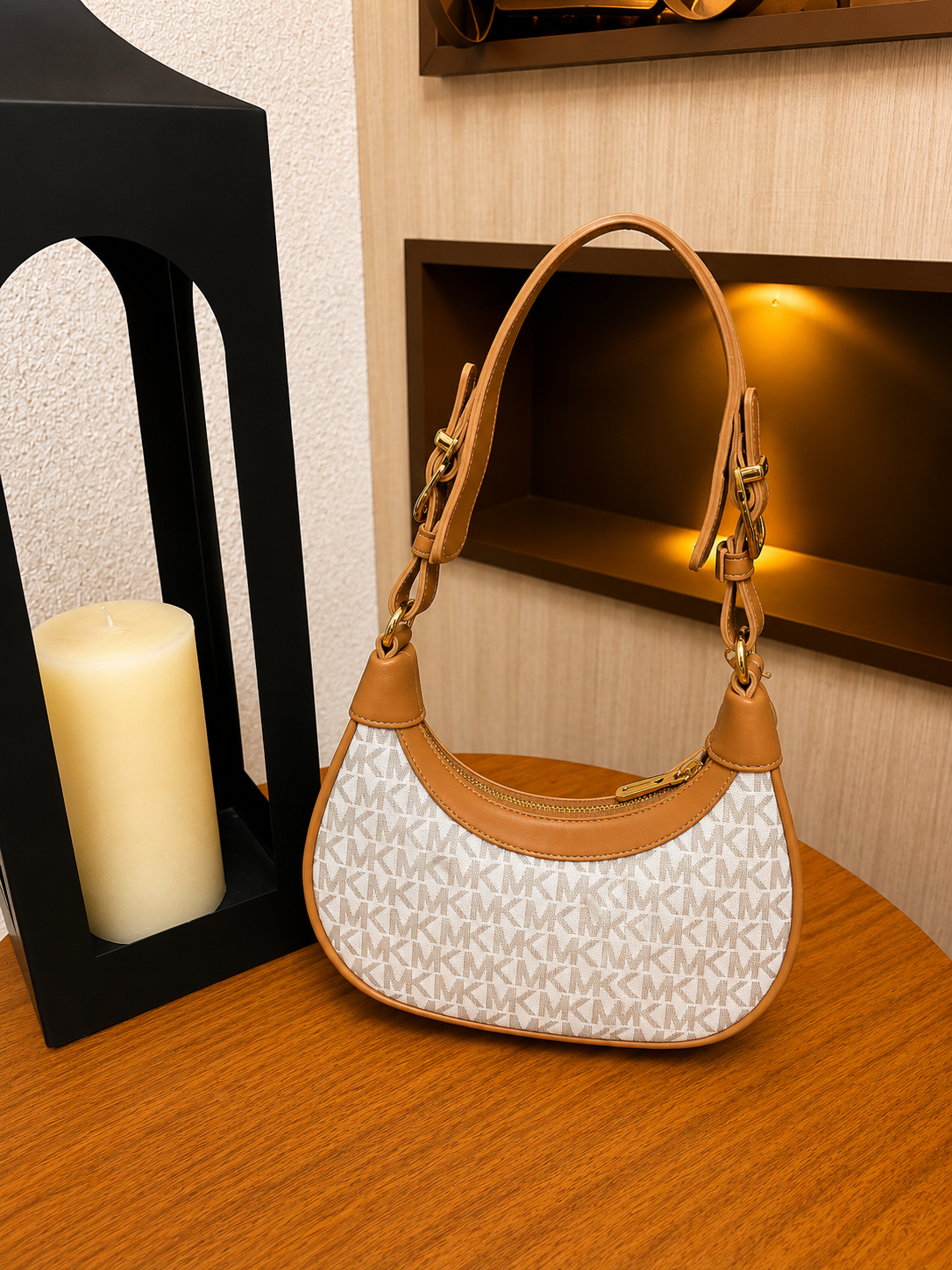 Bolsa Hobo Monograma Branca com Couro Caramelo — Ivory Gold Chic