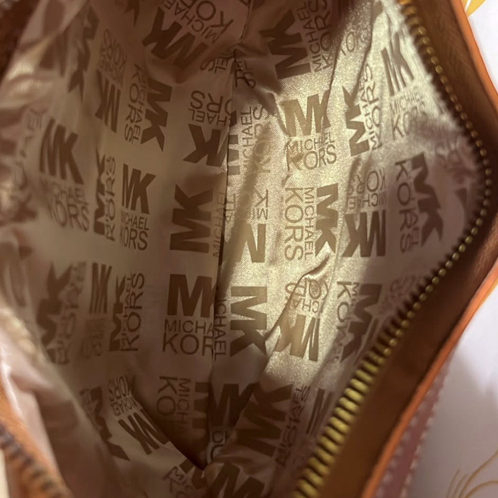 Bolsa hobo off-white — interior real e forro estampado