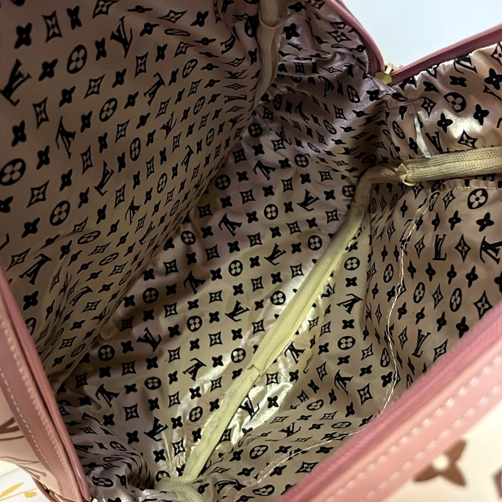 Mochila monograma creme com rosa — interior
