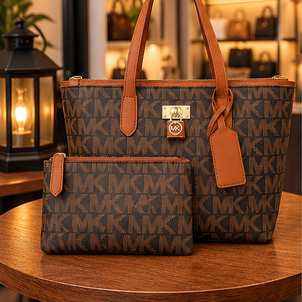 Bolsa Tote Monograma Lock Charm — Vista frontal caramelo com nécessaire