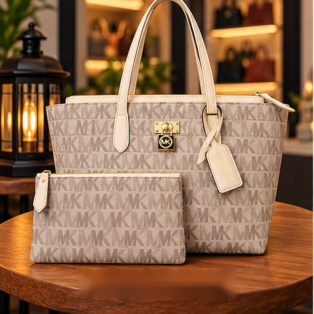 Bolsa Tote Monograma Lock Charm — Vista frontal off-white com nécessaire