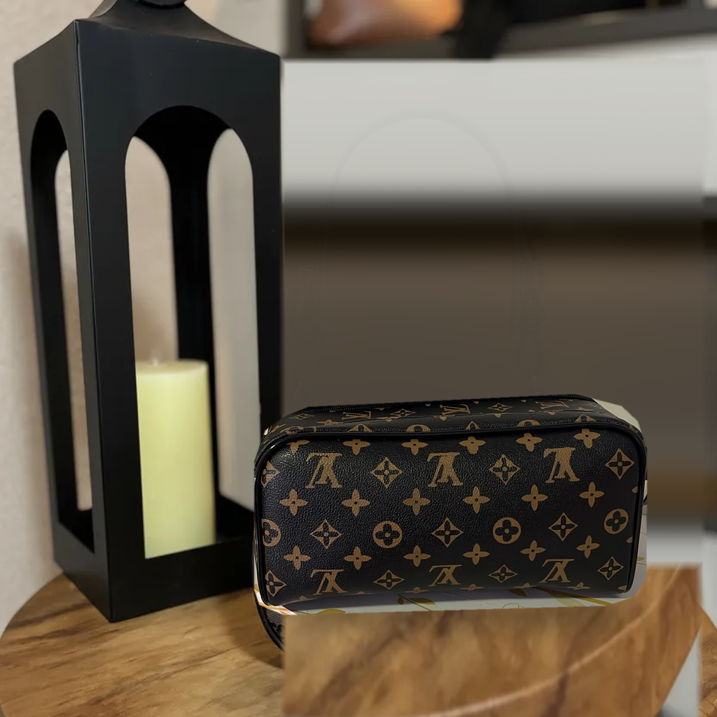 Nécessaire box monograma preto — lateral