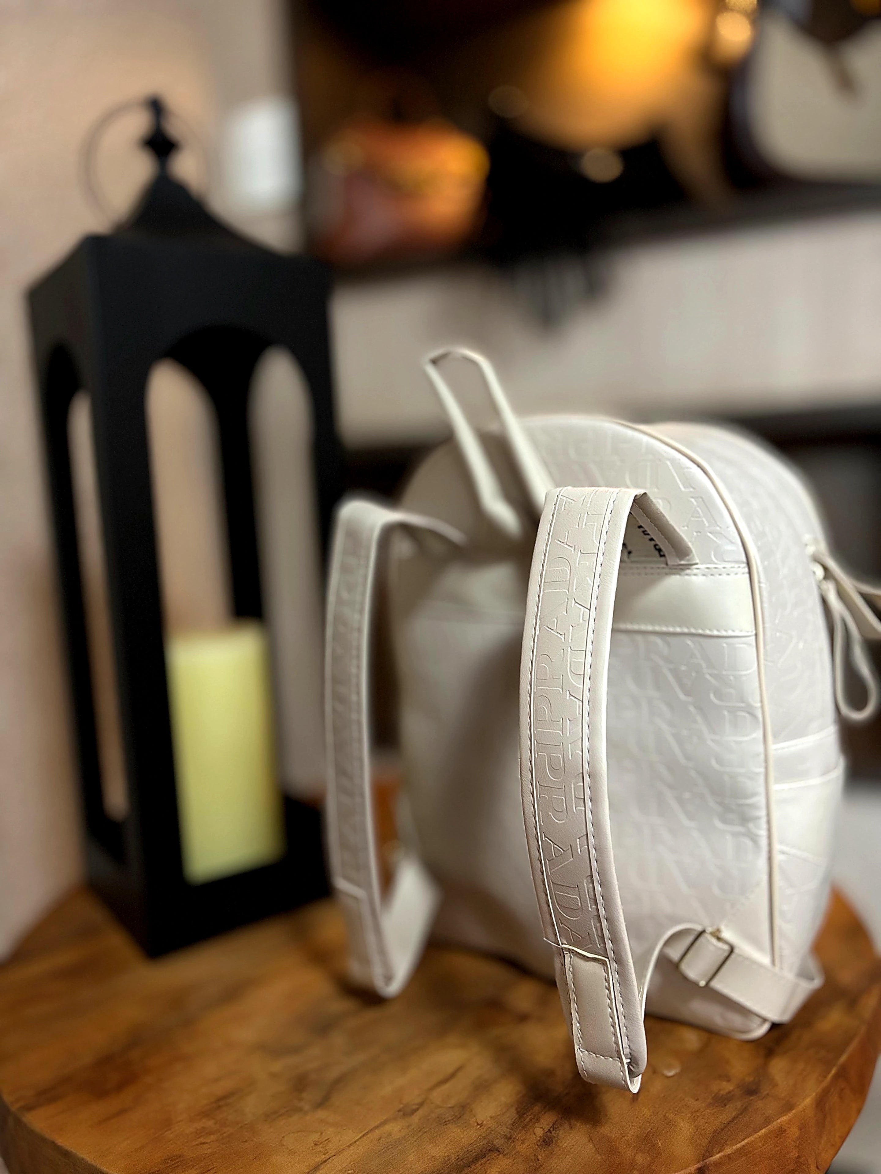 Mochila Prada Premium com Textura em Relevo Off-White